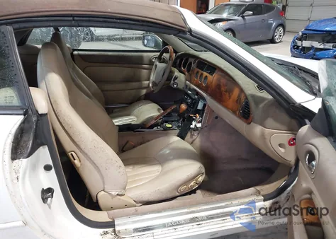 1999 Jaguar Xk8 z USA, uszkodzony, nr VIN SAJGX2047XC035783